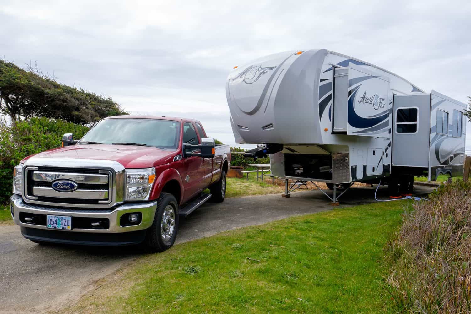 Best 5th Wheel RV For Families Team Camping