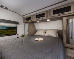 8 Great Travel Trailers With King Size Bed