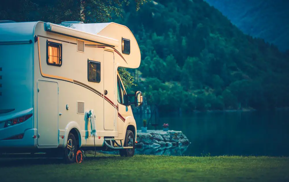 The Pros and Cons of Traveling in a Motorhome