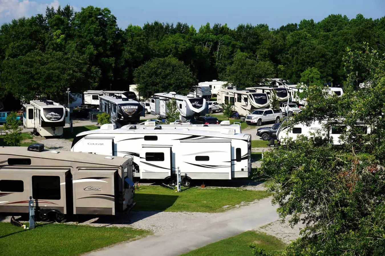 How to Stay Safe While Towing and Parking Your Travel Trailer
